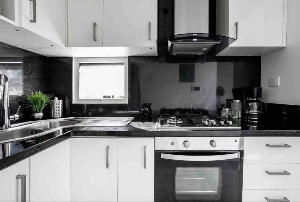 Soha Suites Santiago Gem Rare Find 산티아고 데 로스 카바예로스 외부 사진